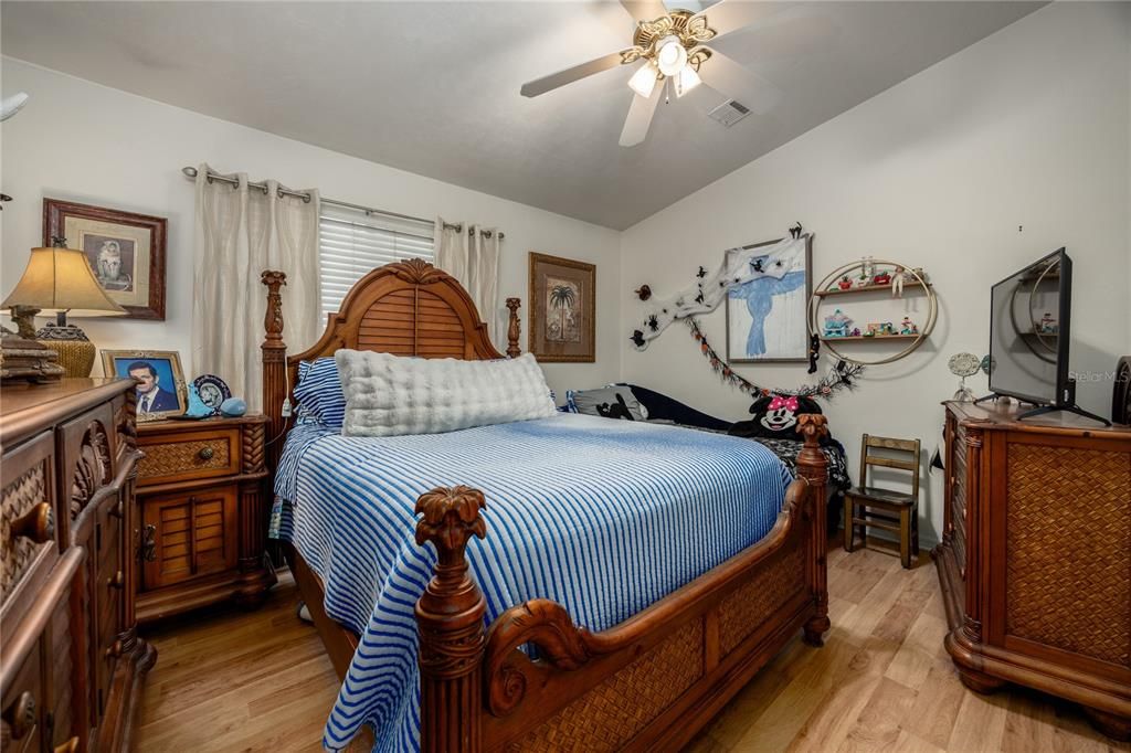 Под контрактом: $170,000 (2 спален, 2 ванн, 1172 Квадратных фут)