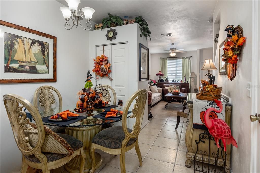 Под контрактом: $170,000 (2 спален, 2 ванн, 1172 Квадратных фут)