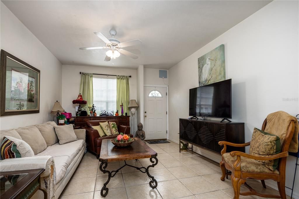 Под контрактом: $170,000 (2 спален, 2 ванн, 1172 Квадратных фут)