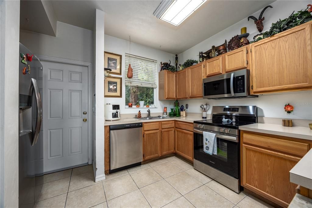 Под контрактом: $170,000 (2 спален, 2 ванн, 1172 Квадратных фут)