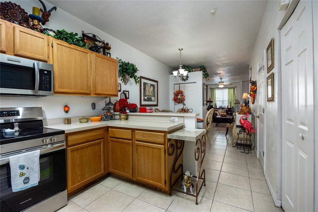 Под контрактом: $170,000 (2 спален, 2 ванн, 1172 Квадратных фут)