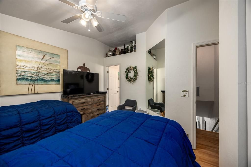 Под контрактом: $170,000 (2 спален, 2 ванн, 1172 Квадратных фут)