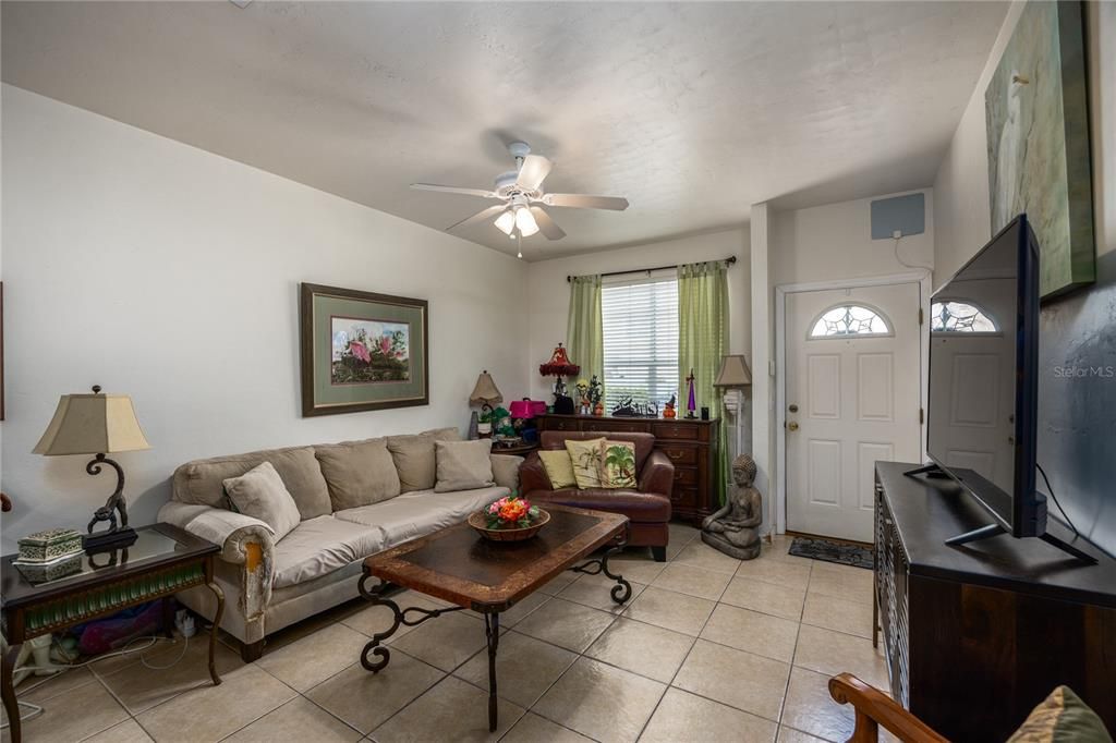 Под контрактом: $170,000 (2 спален, 2 ванн, 1172 Квадратных фут)