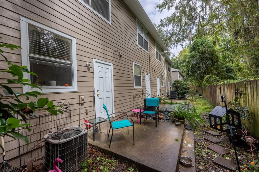 Под контрактом: $170,000 (2 спален, 2 ванн, 1172 Квадратных фут)