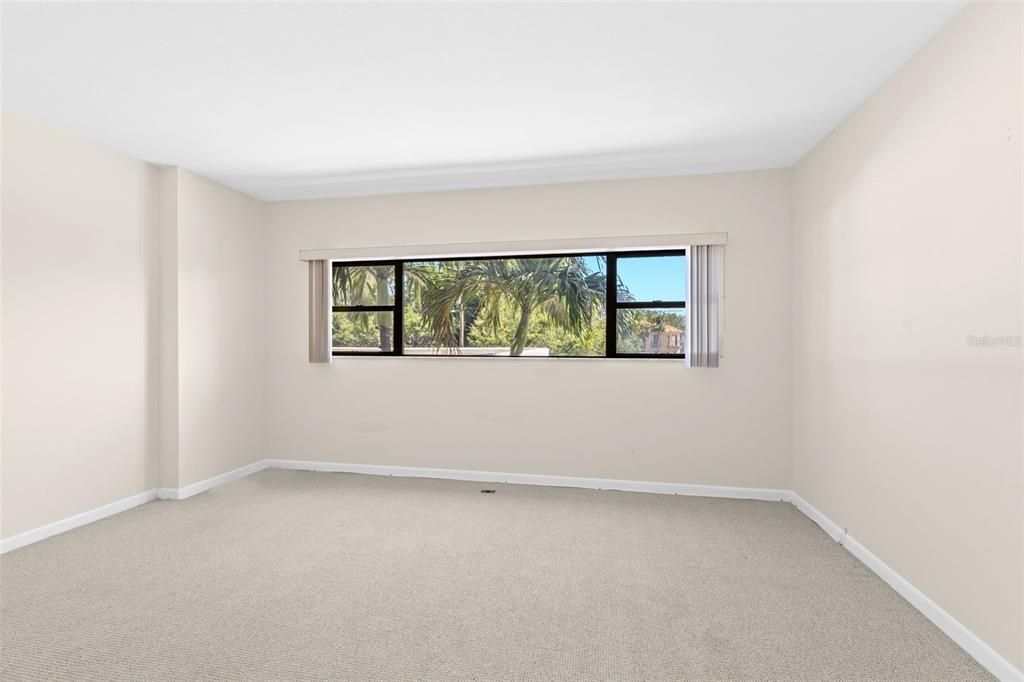 Active With Contract: $225,000 (2 beds, 2 baths, 1310 Square Feet)