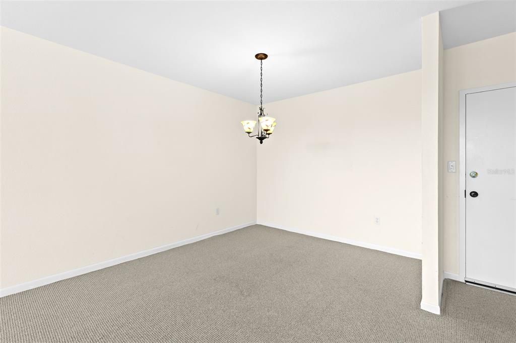 Active With Contract: $225,000 (2 beds, 2 baths, 1310 Square Feet)