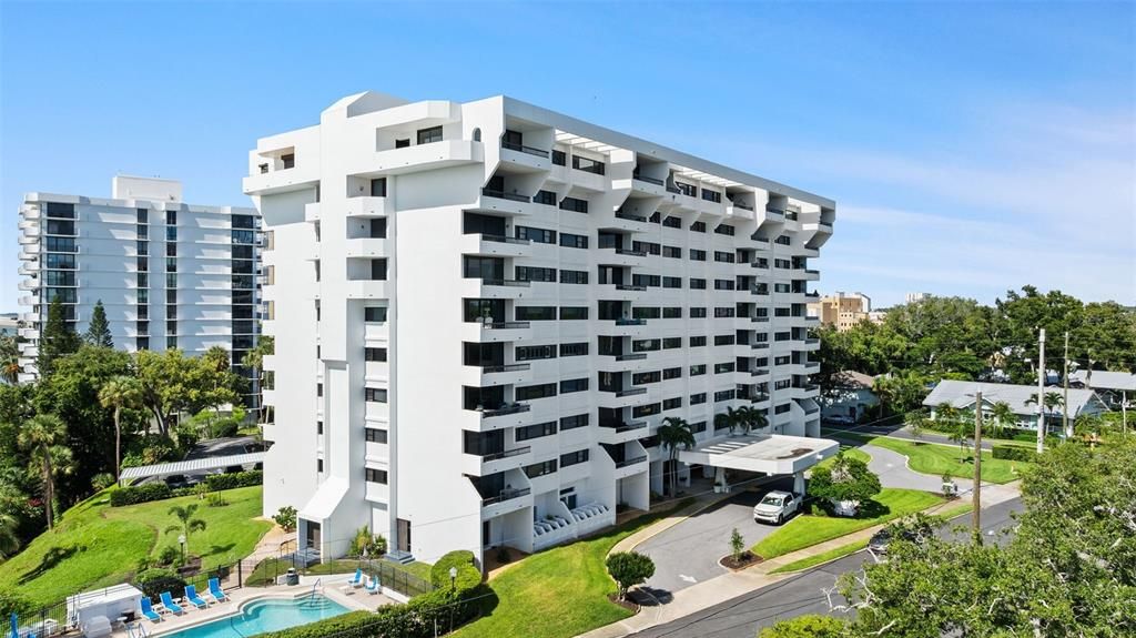 Active With Contract: $225,000 (2 beds, 2 baths, 1310 Square Feet)