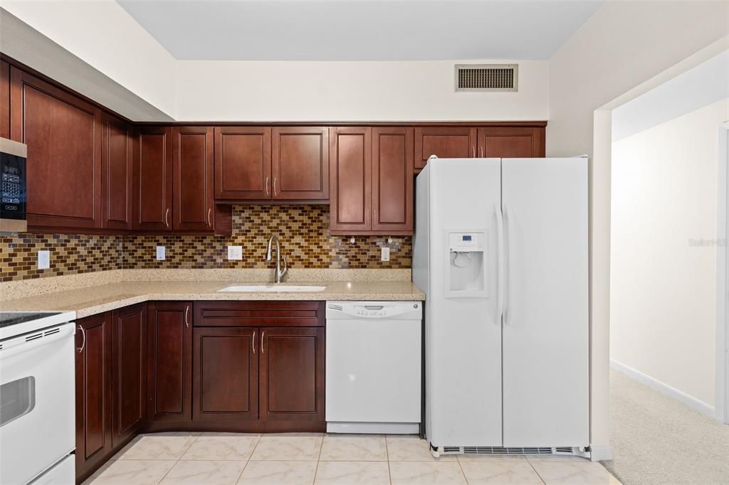 Active With Contract: $225,000 (2 beds, 2 baths, 1310 Square Feet)
