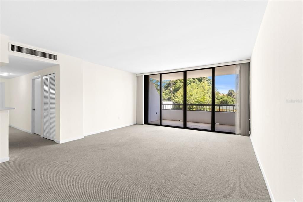 Active With Contract: $225,000 (2 beds, 2 baths, 1310 Square Feet)