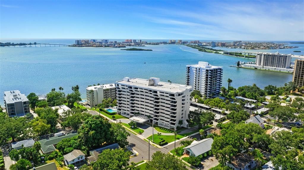 Active With Contract: $225,000 (2 beds, 2 baths, 1310 Square Feet)