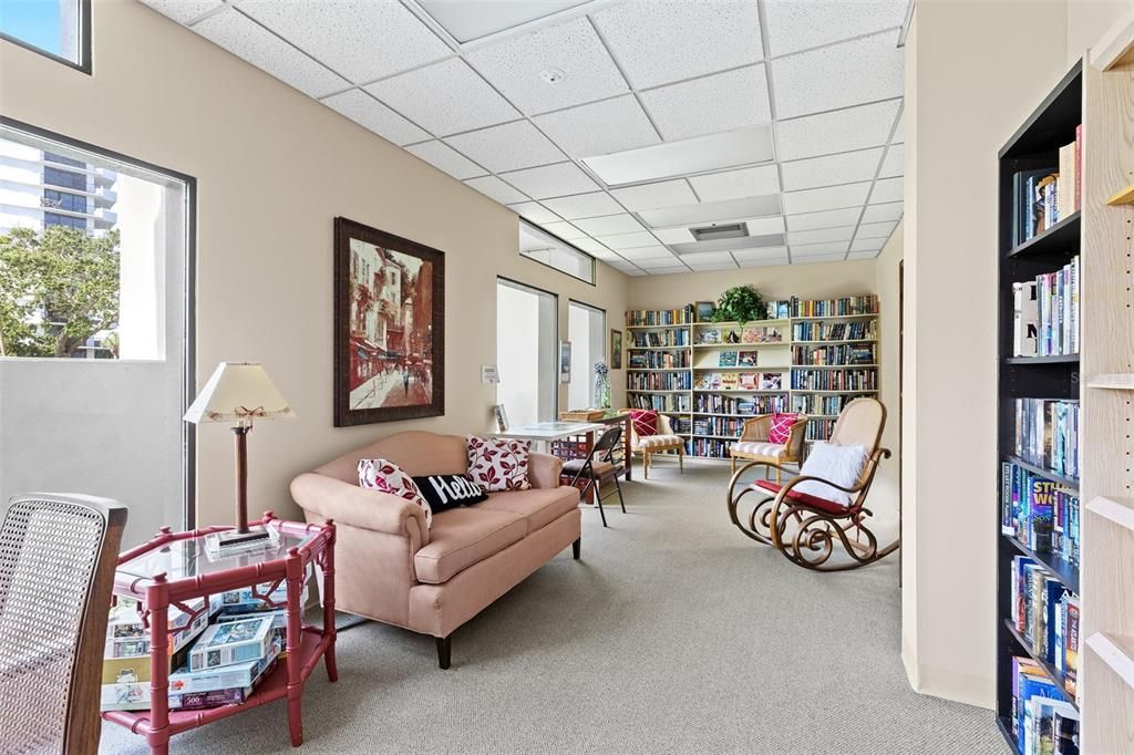 Active With Contract: $225,000 (2 beds, 2 baths, 1310 Square Feet)