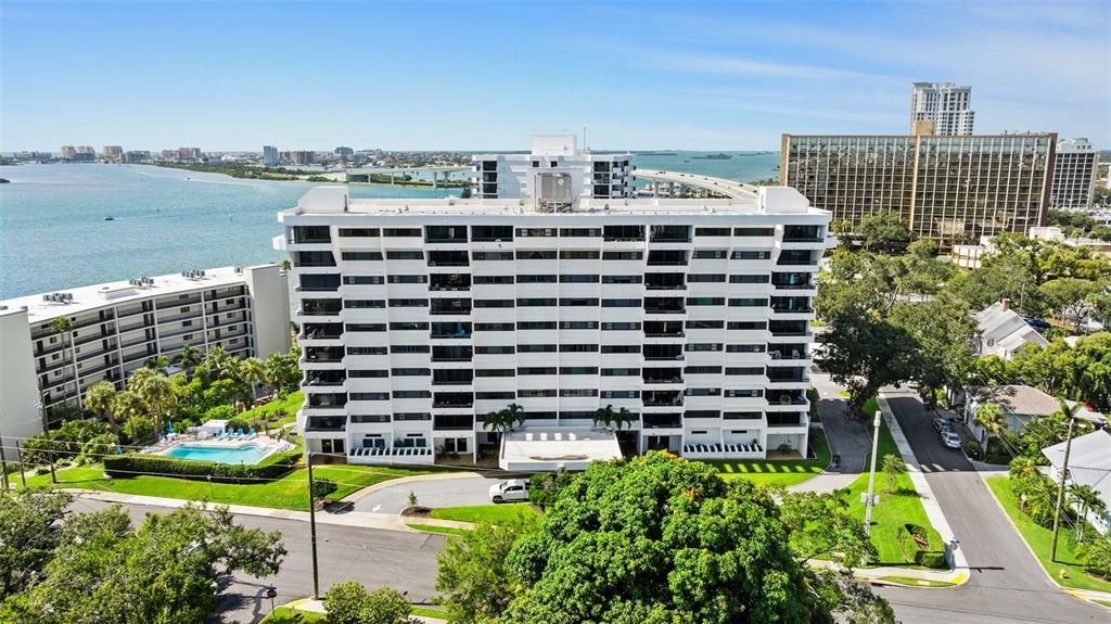 Active With Contract: $225,000 (2 beds, 2 baths, 1310 Square Feet)