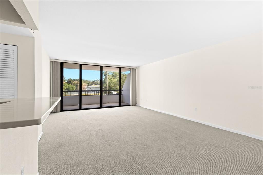 Active With Contract: $225,000 (2 beds, 2 baths, 1310 Square Feet)