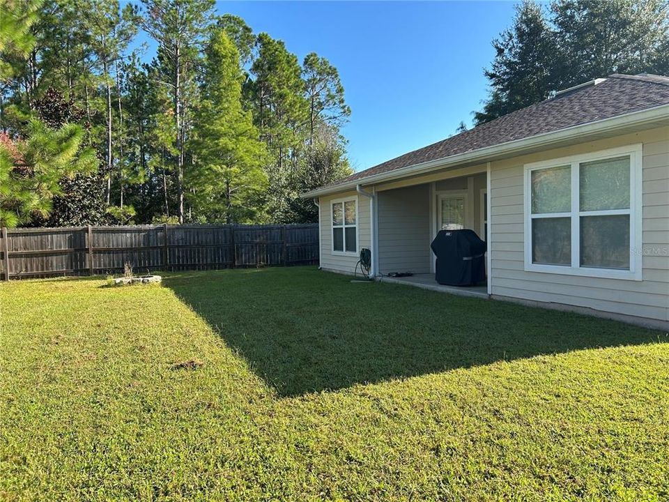 Active With Contract: $1,800 (3 beds, 2 baths, 1242 Square Feet)