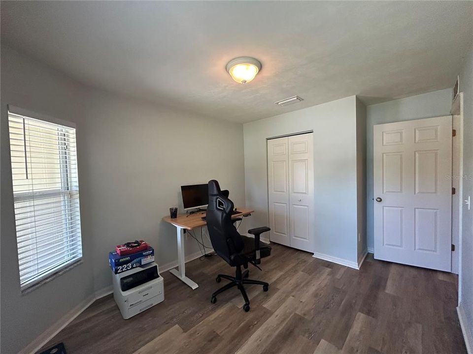 Active With Contract: $1,800 (3 beds, 2 baths, 1242 Square Feet)