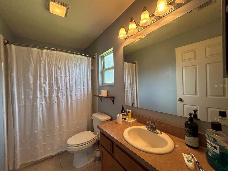 Active With Contract: $1,800 (3 beds, 2 baths, 1242 Square Feet)