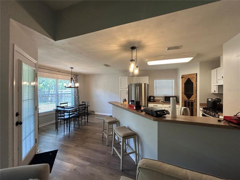 Active With Contract: $1,800 (3 beds, 2 baths, 1242 Square Feet)