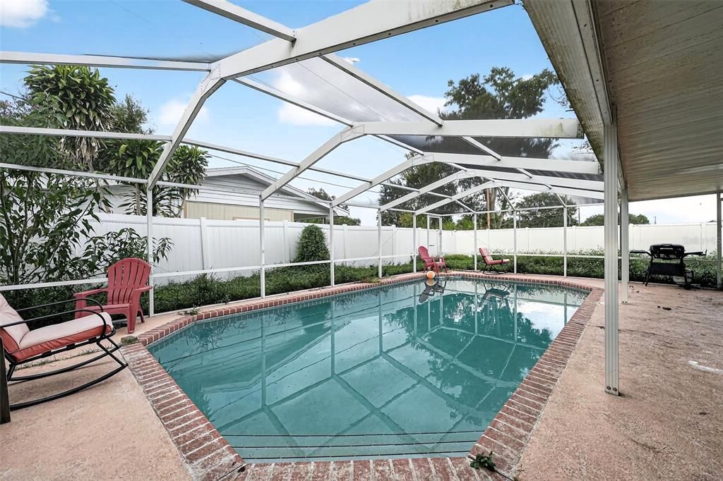 Activo con contrato: $254,999 (3 camas, 2 baños, 1410 Pies cuadrados)