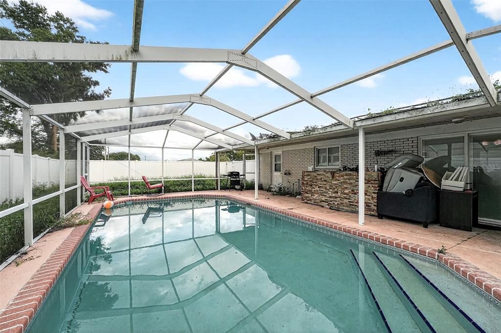 Activo con contrato: $254,999 (3 camas, 2 baños, 1410 Pies cuadrados)