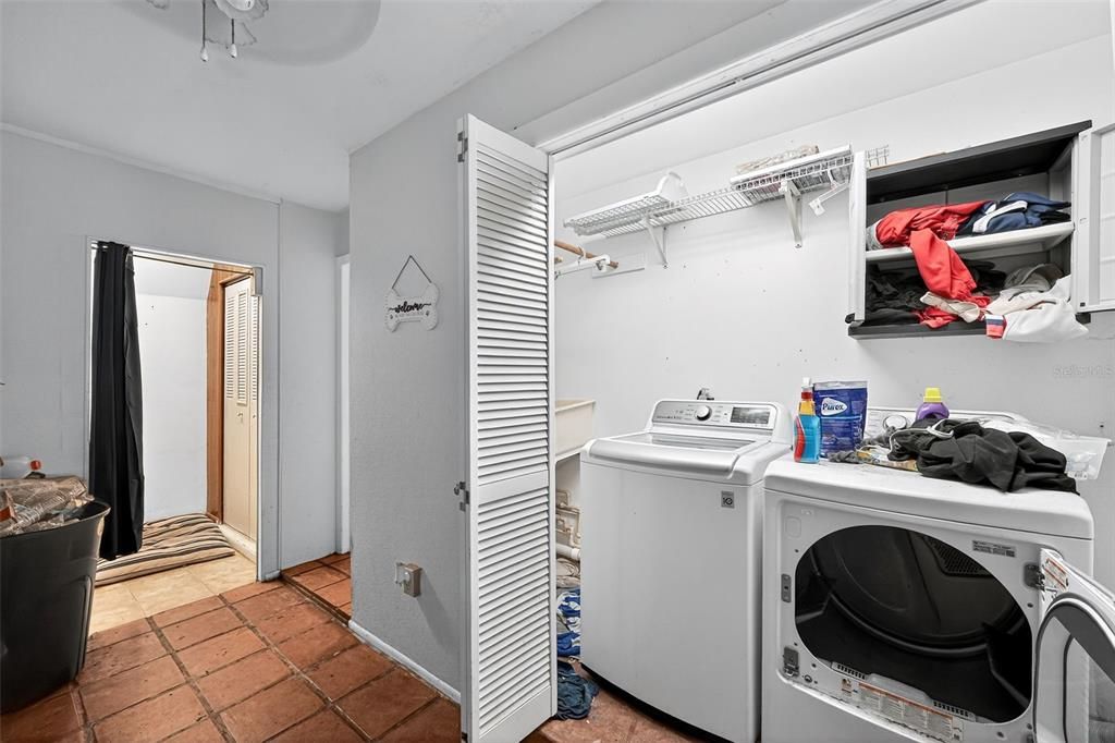 Activo con contrato: $254,999 (3 camas, 2 baños, 1410 Pies cuadrados)