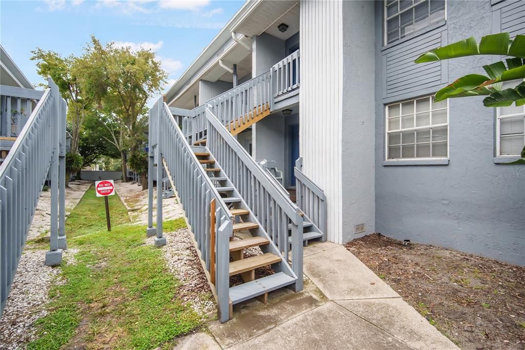 Active With Contract: $1,600 (1 beds, 1 baths, 595 Square Feet)