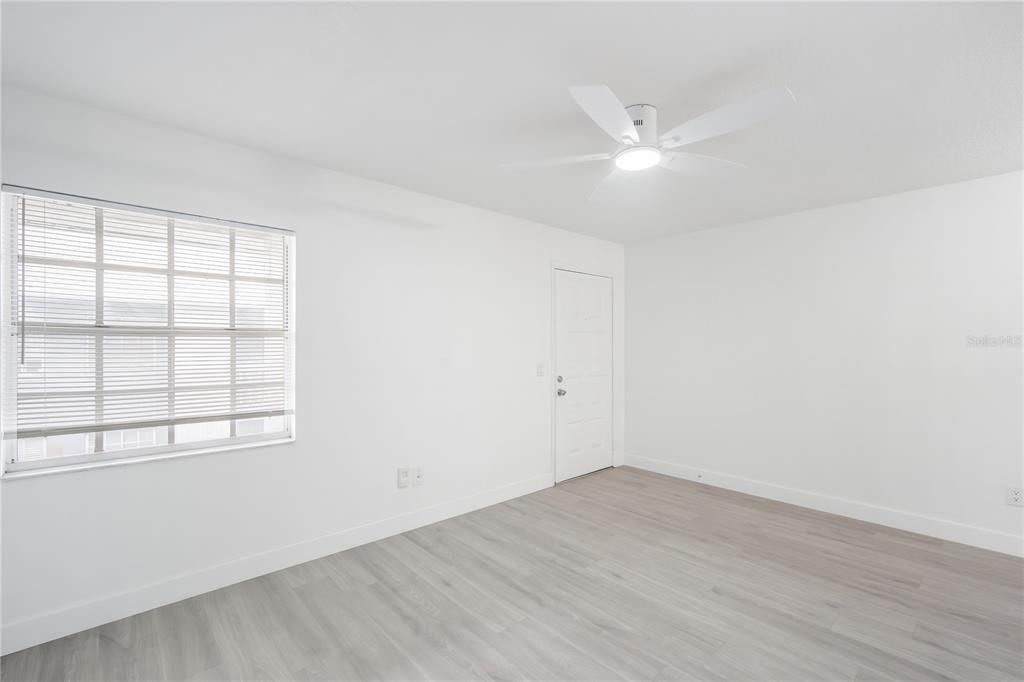Active With Contract: $1,600 (1 beds, 1 baths, 595 Square Feet)