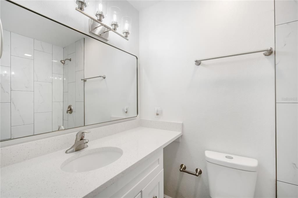 Active With Contract: $1,600 (1 beds, 1 baths, 595 Square Feet)