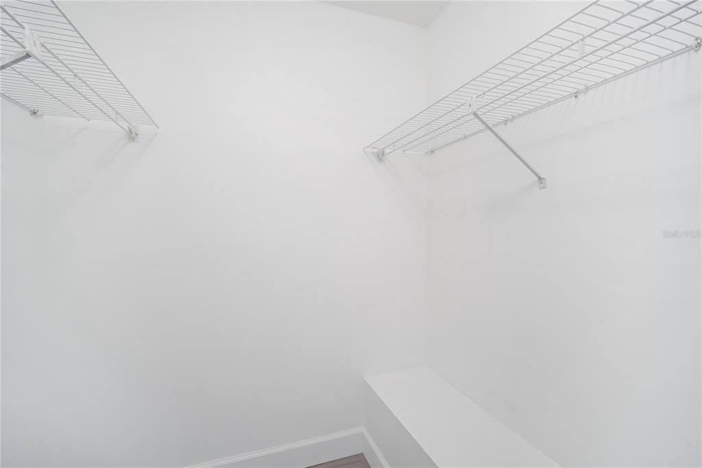 Active With Contract: $1,600 (1 beds, 1 baths, 595 Square Feet)