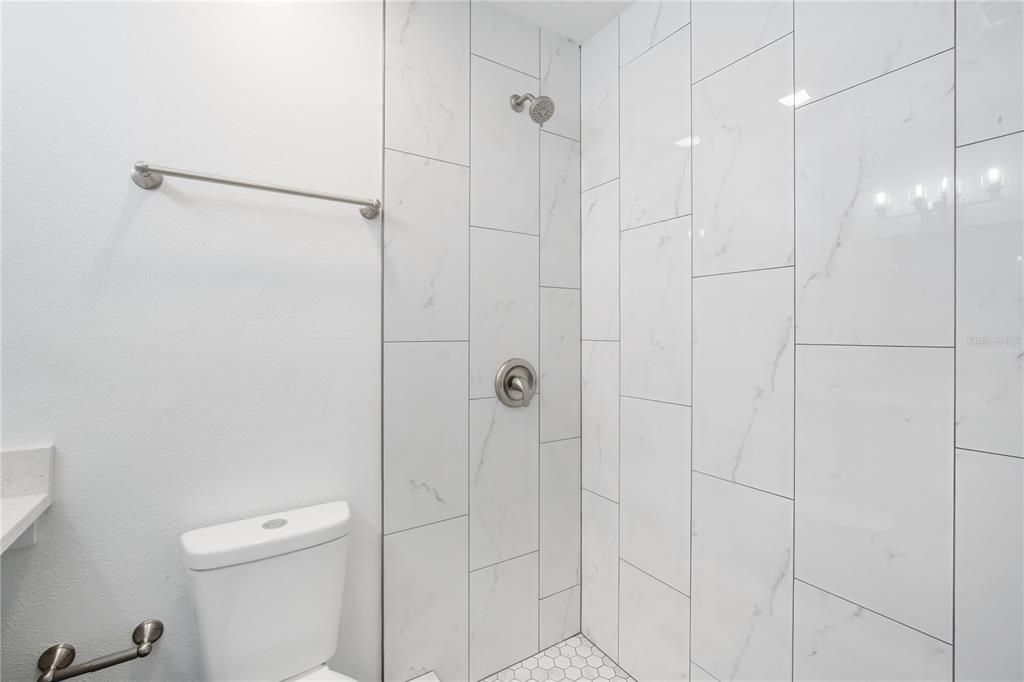 Active With Contract: $1,600 (1 beds, 1 baths, 595 Square Feet)