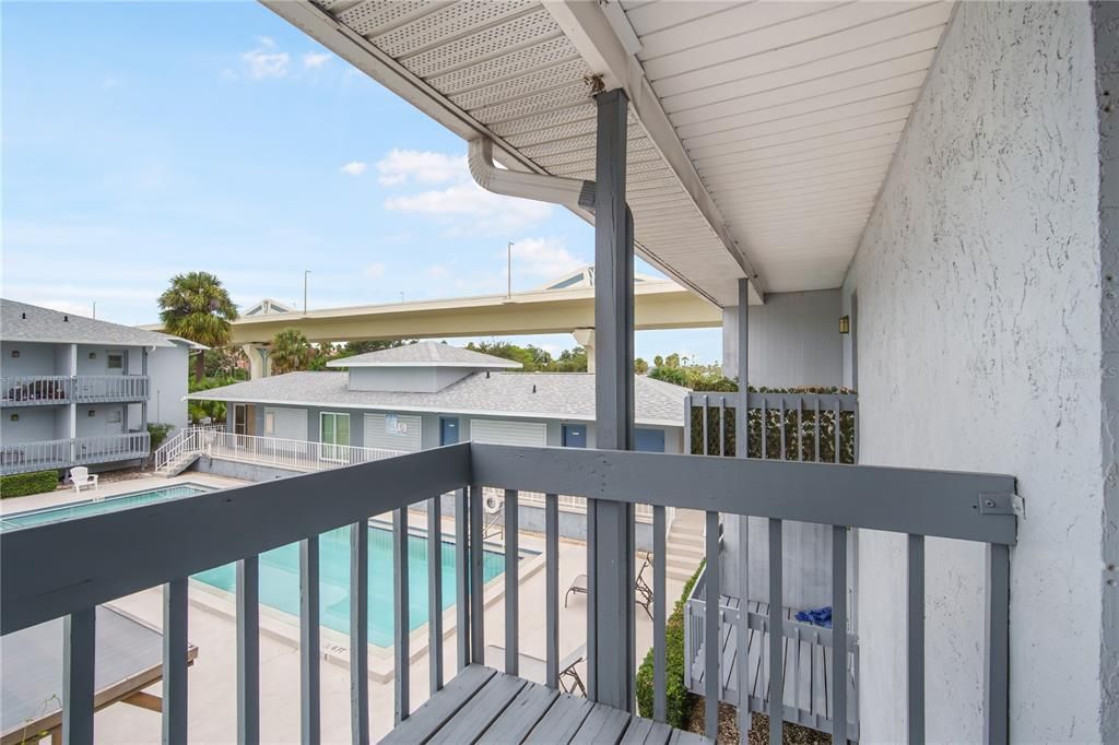 Active With Contract: $1,600 (1 beds, 1 baths, 595 Square Feet)