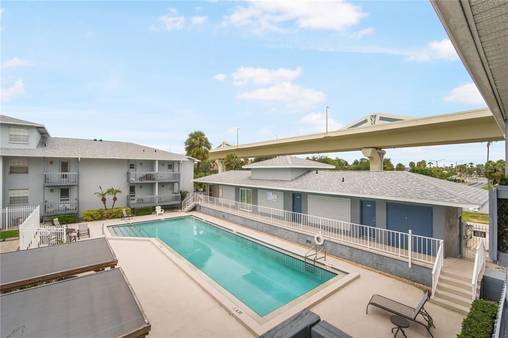 Active With Contract: $1,600 (1 beds, 1 baths, 595 Square Feet)