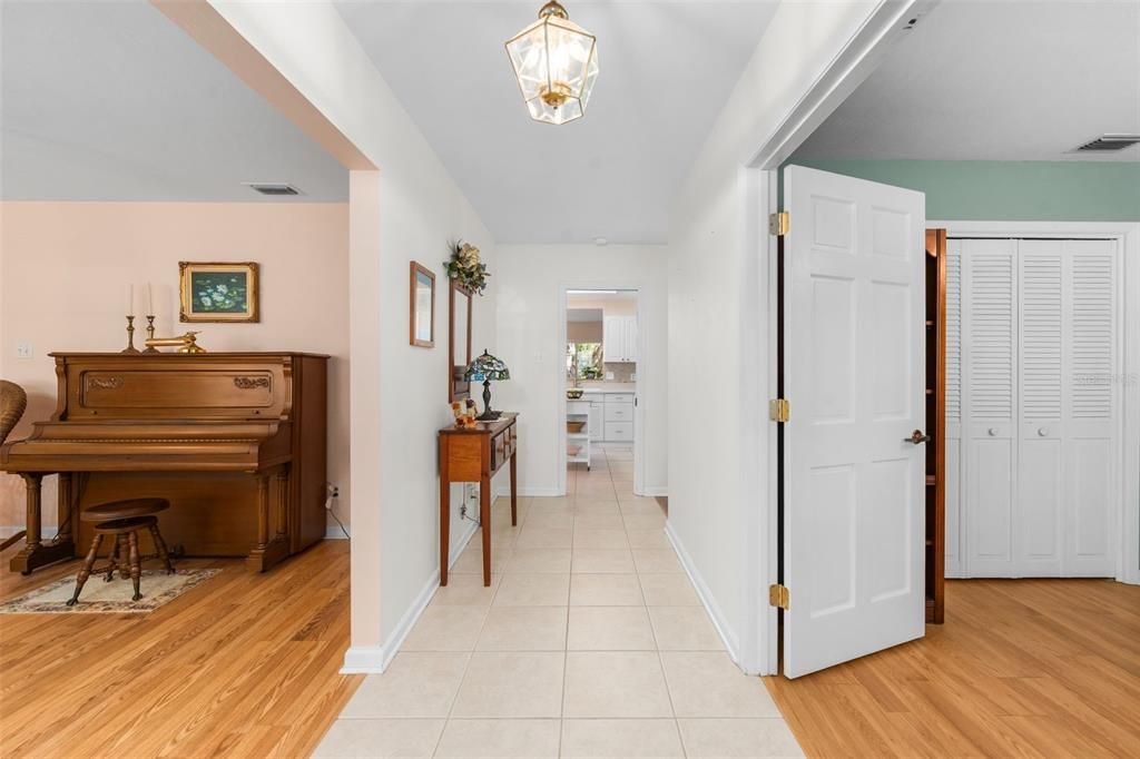 На продажу: $535,000 (5 спален, 2 ванн, 2950 Квадратных фут)