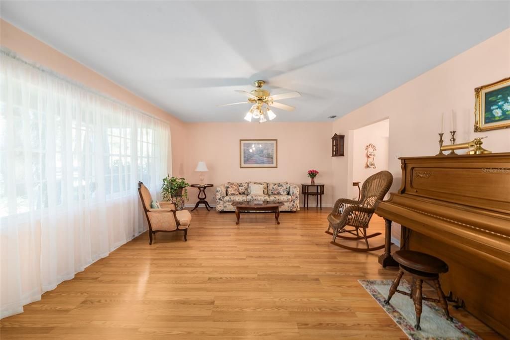 На продажу: $535,000 (5 спален, 2 ванн, 2950 Квадратных фут)