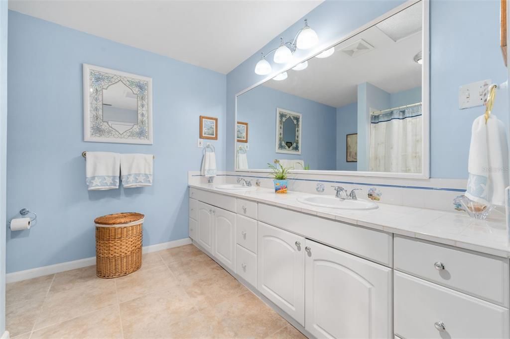 На продажу: $535,000 (5 спален, 2 ванн, 2950 Квадратных фут)