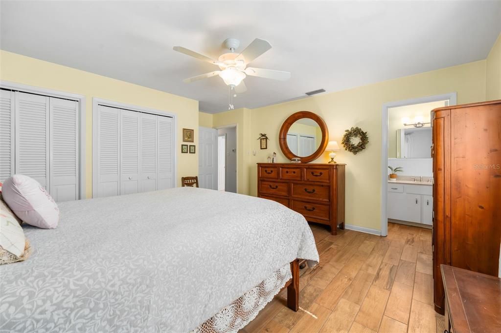 На продажу: $535,000 (5 спален, 2 ванн, 2950 Квадратных фут)