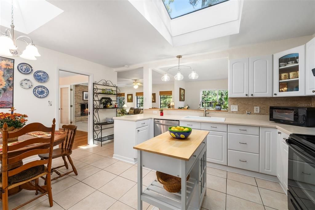 На продажу: $535,000 (5 спален, 2 ванн, 2950 Квадратных фут)