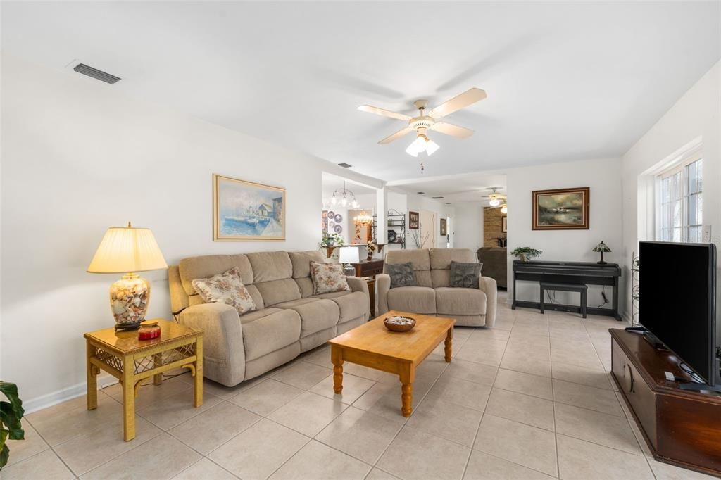 На продажу: $535,000 (5 спален, 2 ванн, 2950 Квадратных фут)