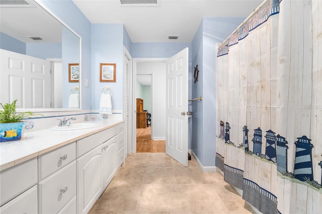 На продажу: $535,000 (5 спален, 2 ванн, 2950 Квадратных фут)