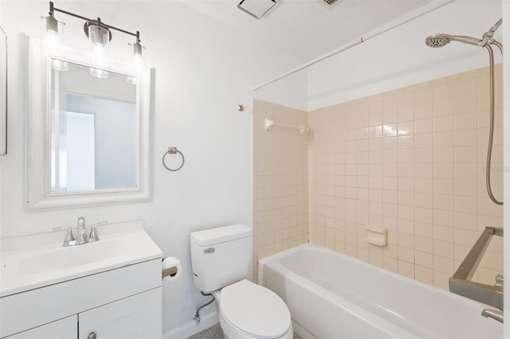 En Venta: $225,000 (3 camas, 2 baños, 960 Pies cuadrados)