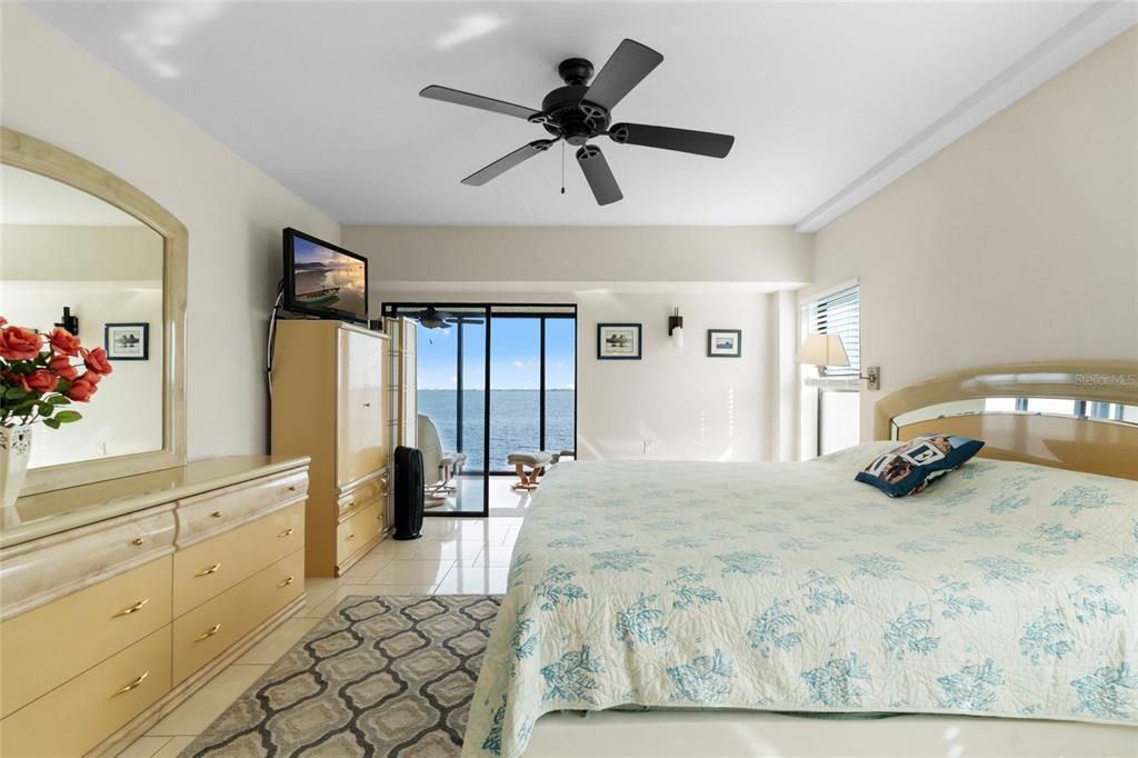 На продажу: $429,000 (3 спален, 2 ванн, 1916 Квадратных фут)