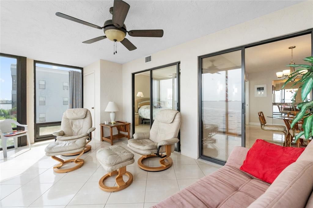 На продажу: $429,000 (3 спален, 2 ванн, 1916 Квадратных фут)