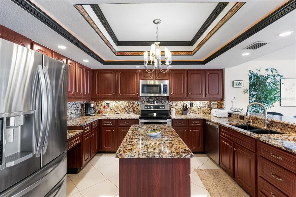 На продажу: $429,000 (3 спален, 2 ванн, 1916 Квадратных фут)