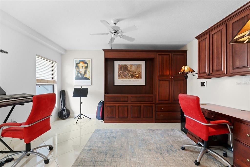 На продажу: $429,000 (3 спален, 2 ванн, 1916 Квадратных фут)