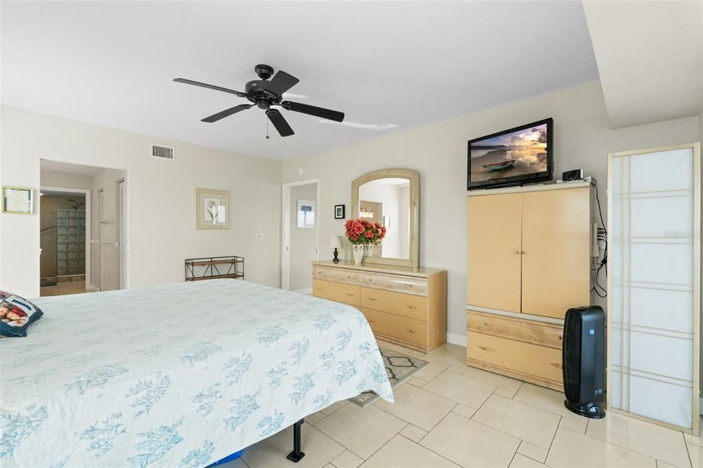 На продажу: $429,000 (3 спален, 2 ванн, 1916 Квадратных фут)