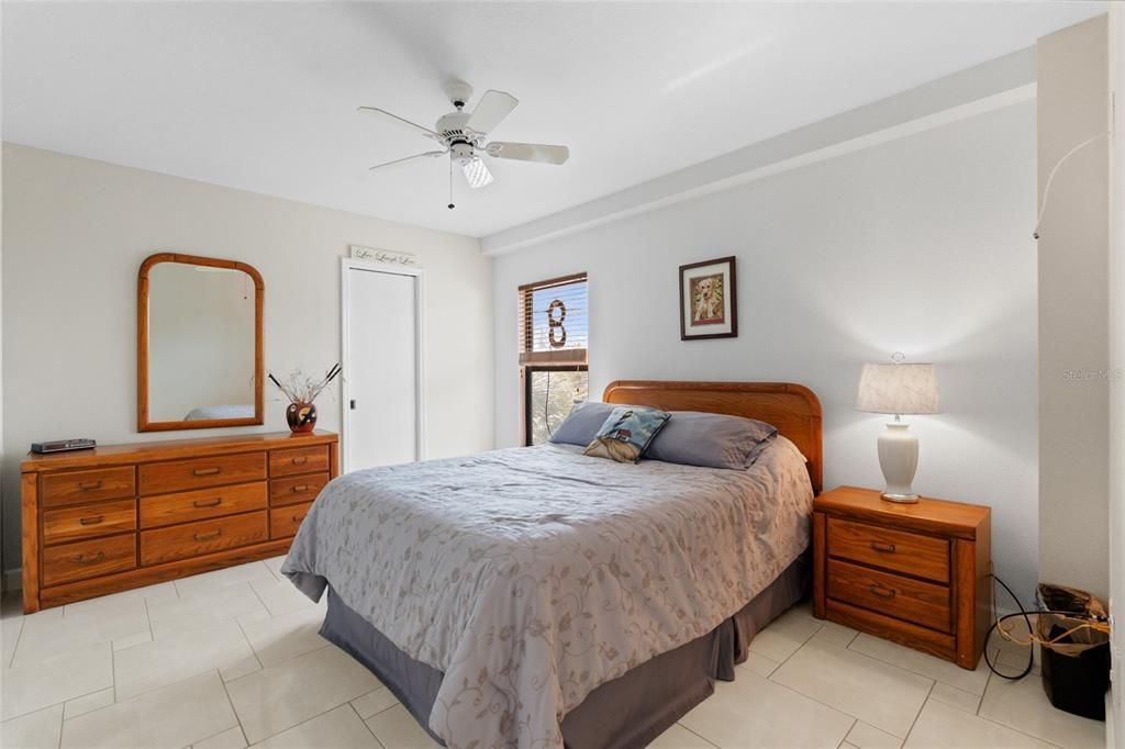 На продажу: $429,000 (3 спален, 2 ванн, 1916 Квадратных фут)