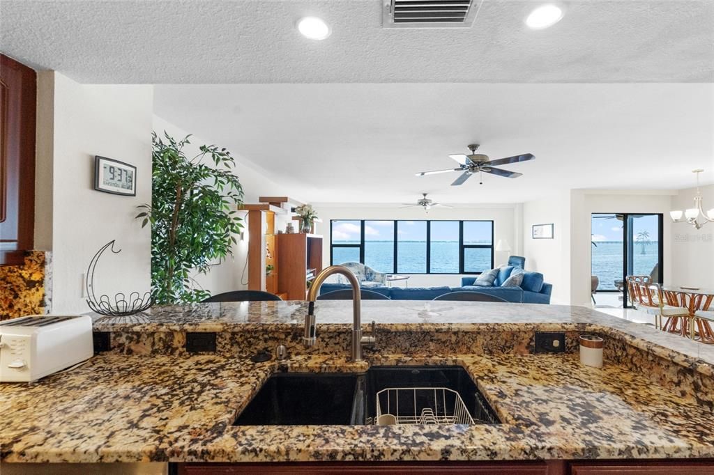 На продажу: $429,000 (3 спален, 2 ванн, 1916 Квадратных фут)