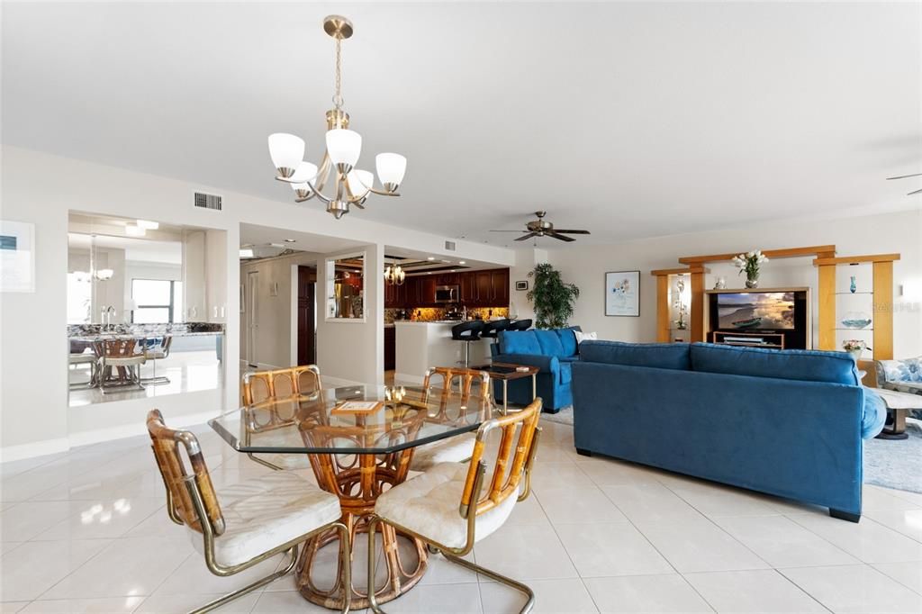 На продажу: $429,000 (3 спален, 2 ванн, 1916 Квадратных фут)