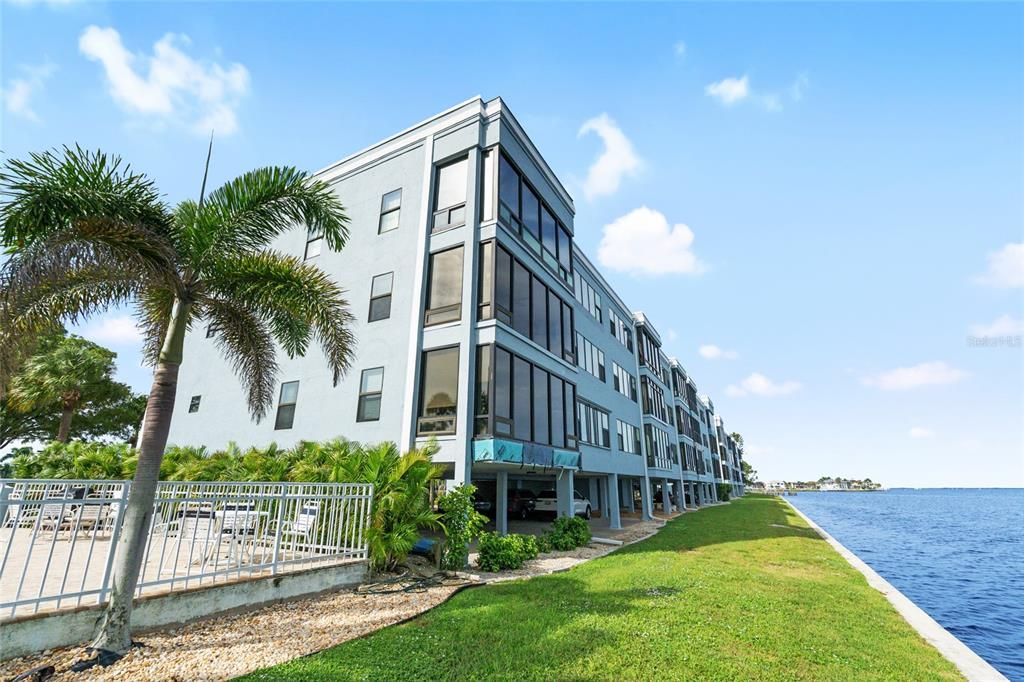 На продажу: $429,000 (3 спален, 2 ванн, 1916 Квадратных фут)