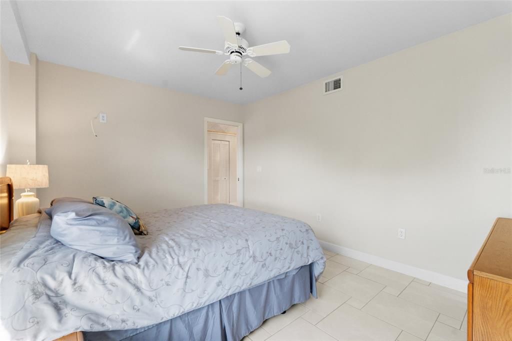 На продажу: $429,000 (3 спален, 2 ванн, 1916 Квадратных фут)