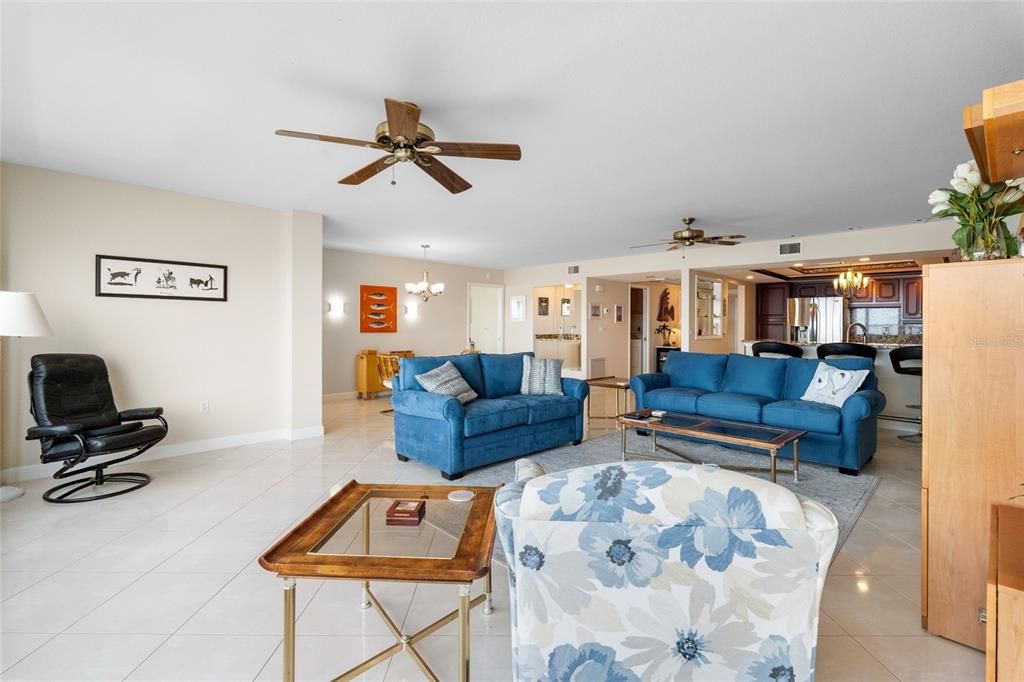 На продажу: $429,000 (3 спален, 2 ванн, 1916 Квадратных фут)